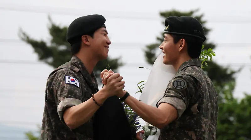 taeyung-v-rm-namjoon-servicio-militar-reuters